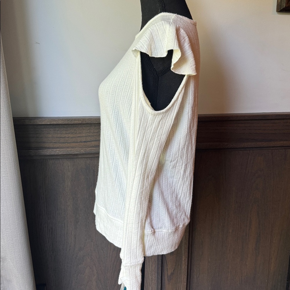 Design365 white ribbed cold shoulder top NWT - Picture 4 of 6